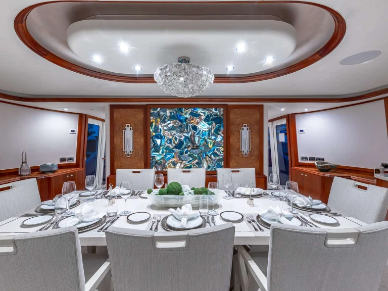 Hire Luxury Yacht Westport with a boat licence