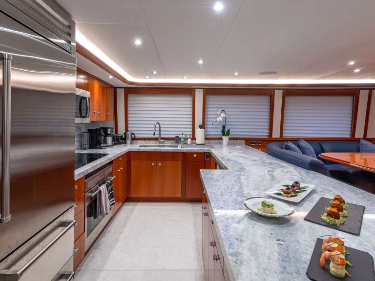Luxury Yacht to hire Nassau at the best price