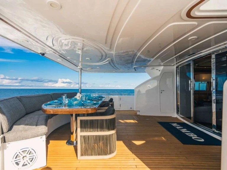 Hire Luxury Yacht Ferretti with a boat licence