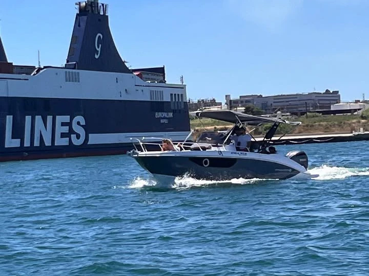 Hire a Idea Marine Idea 70.2 Brindisi Port
