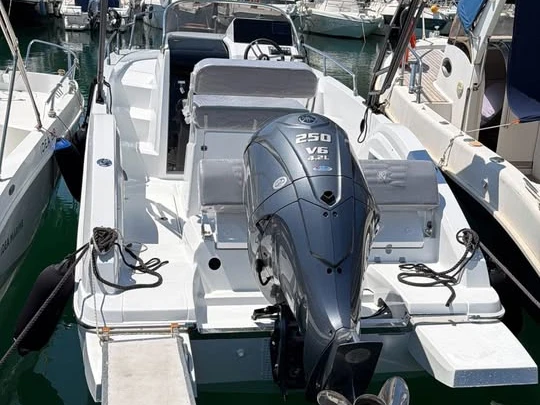 Charter a Idea Marine Idea 70.2 in Brindisi Port on Samboat