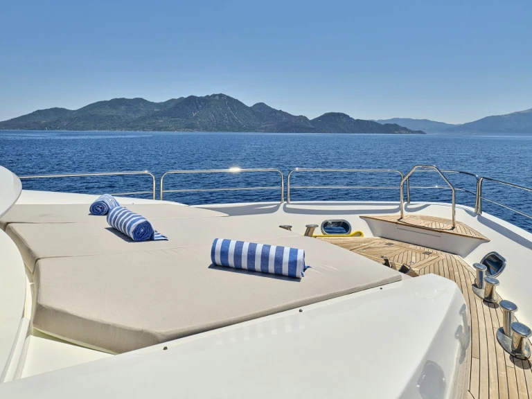 Yacht charter Athens - Sunseeker BLADE I on SamBoat