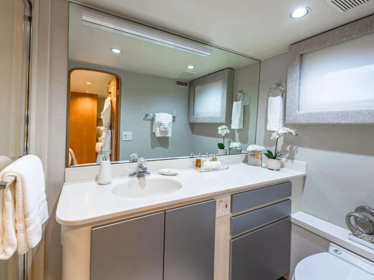 Luxury Yacht hire in Nassau - Broward MARGATE