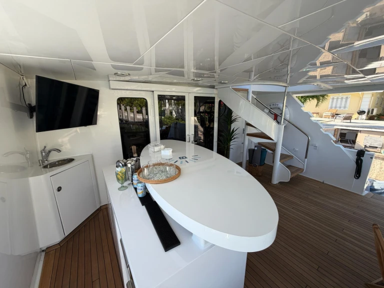 Yacht hire Nassau cheap BIRDY