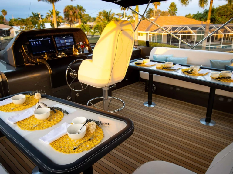 Yacht hire Bahamas cheap Julianne