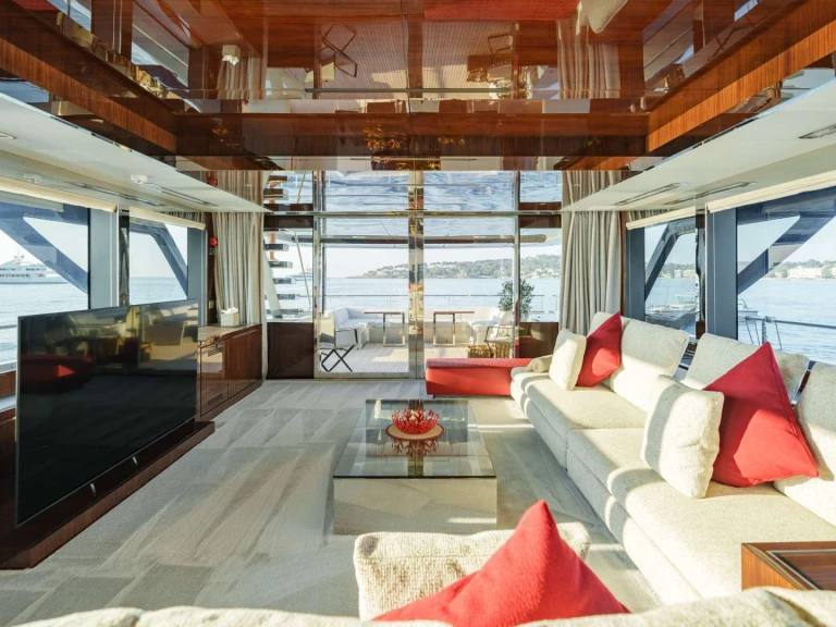 Hire a Riva BELLA DONNA Antibes