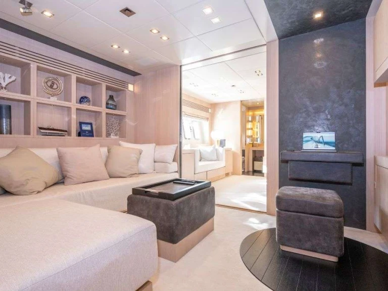 Luxury Yacht to hire Nassau at the best price