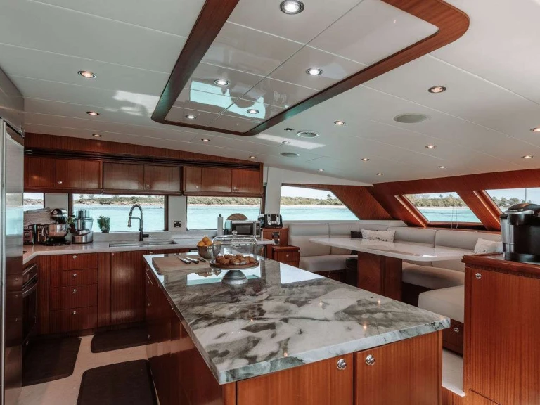 Hire Luxury Yacht  with a boat licence