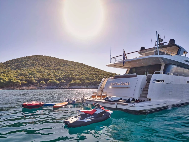 Yacht charter Athens - San Lorenzo GOLDEN YACHT on SamBoat