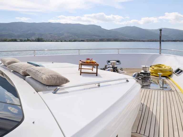 Luxury Yacht to hire Athens at the best price