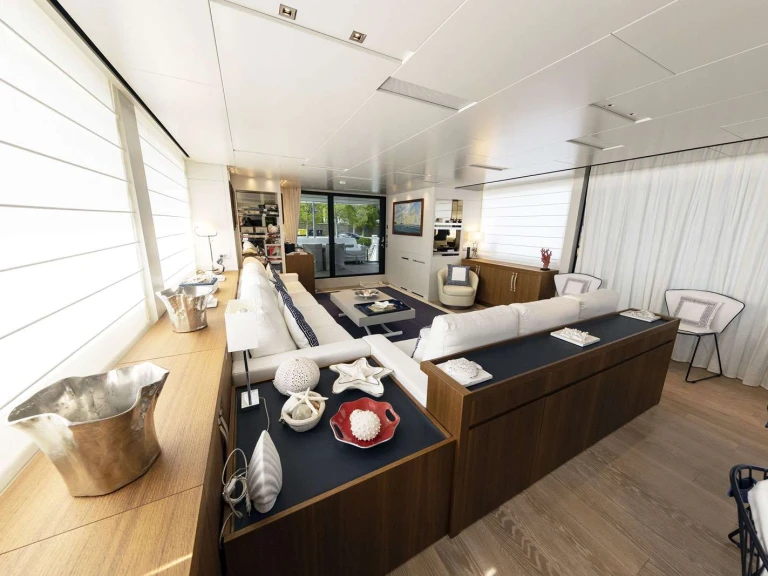 Hire Luxury Yacht San Lorenzo with a boat licence