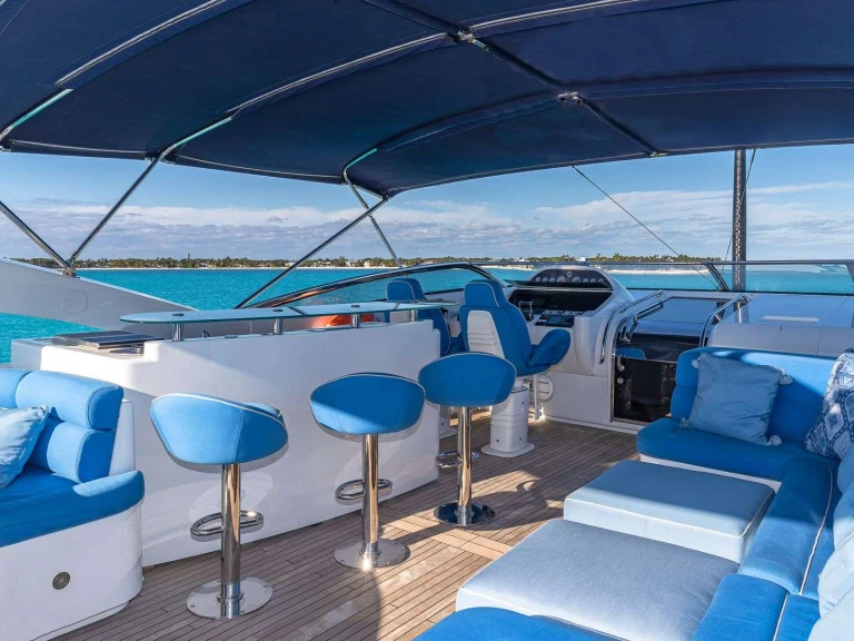 Luxury Yacht hire in New England - Sunseeker KEFI