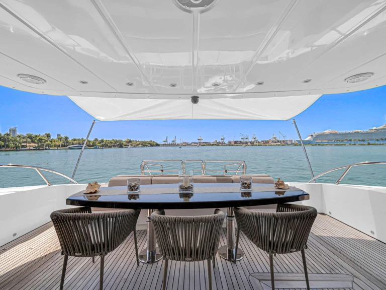 Luxury Yacht to hire Miami at the best price