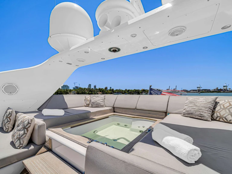 Leopard (Arno) CARPE DIEM charter bareboat or skippered in  Miami
