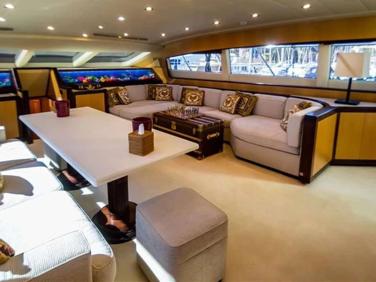 Hire Luxury Yacht Mangusta with a boat licence