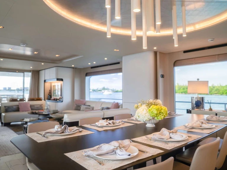 Charter a Azimut ALEGRIA in Miami on Samboat
