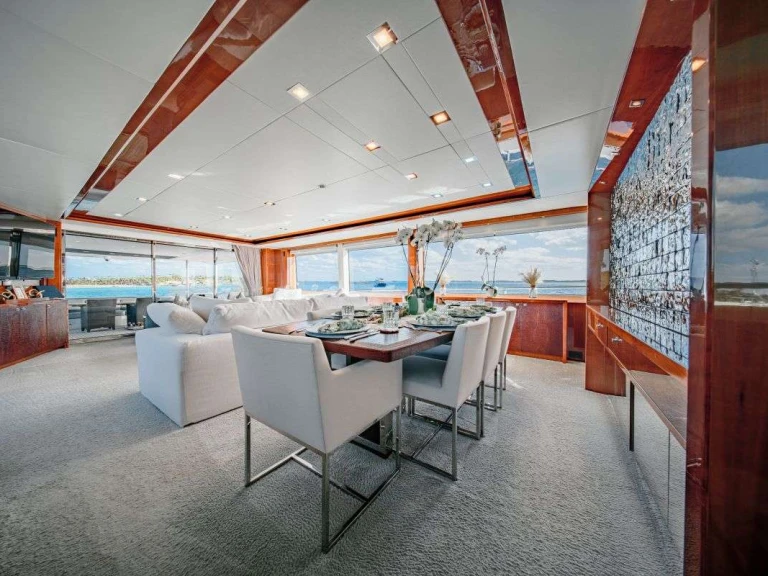 Luxury Yacht to hire Nassau at the best price