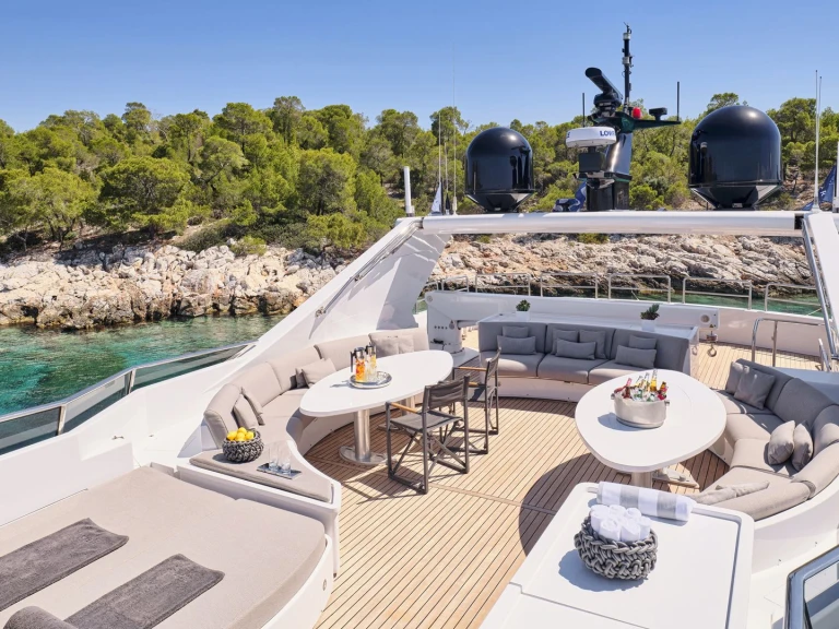 Hire Luxury Yacht Cantieri di Pisa, Italy with a boat licence
