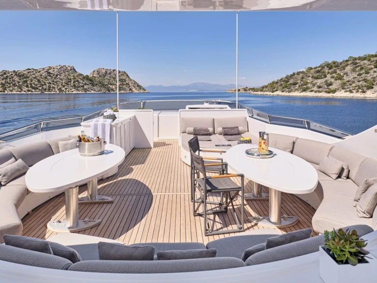 Luxury Yacht to hire Athens at the best price