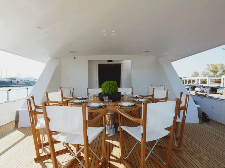 Hire Luxury Yacht Cantieri di Pisa, Italy with a boat licence