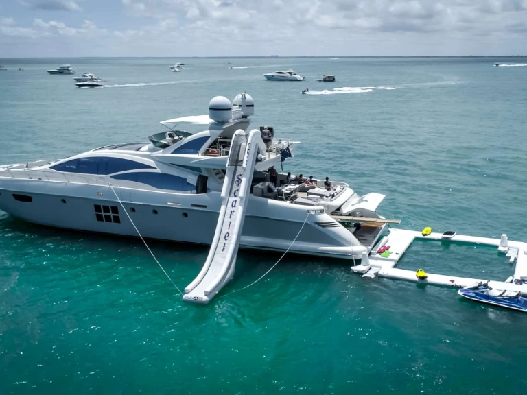 Luxury Yacht hire in Miami - Azimut Scarlet