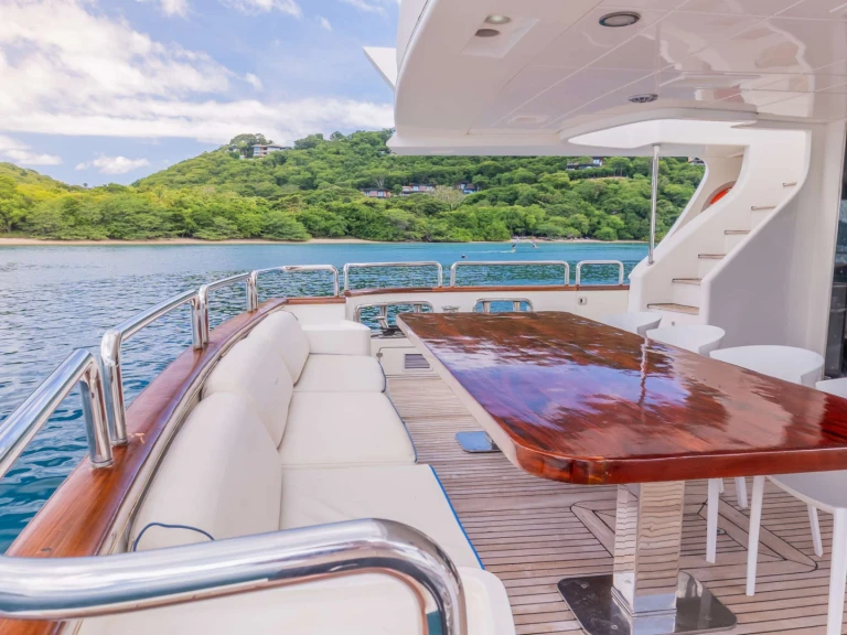 Hire Luxury Yacht Azimut with a boat licence