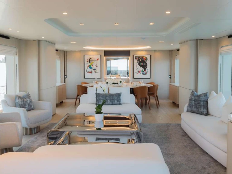 Luxury Yacht to hire Bahamas at the best price