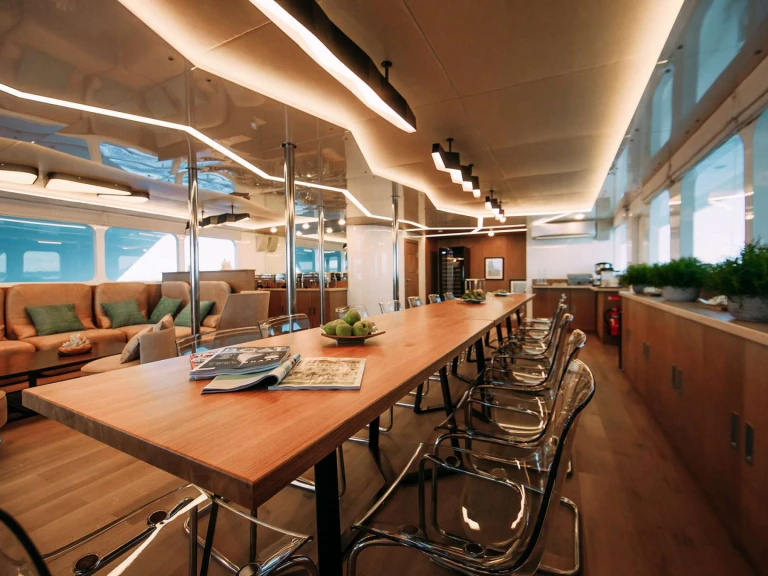 Luxury Yacht to hire Malé at the best price
