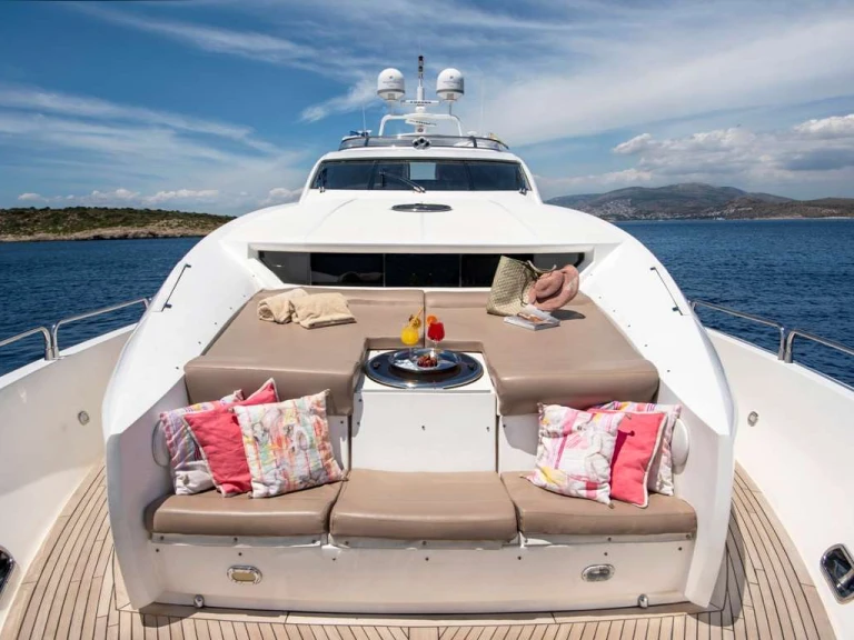 Luxury Yacht to hire Athens at the best price