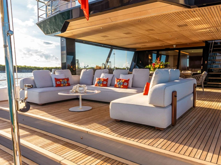 Hire Luxury Yacht with or without skipper Alpha Marine Dania Beach
