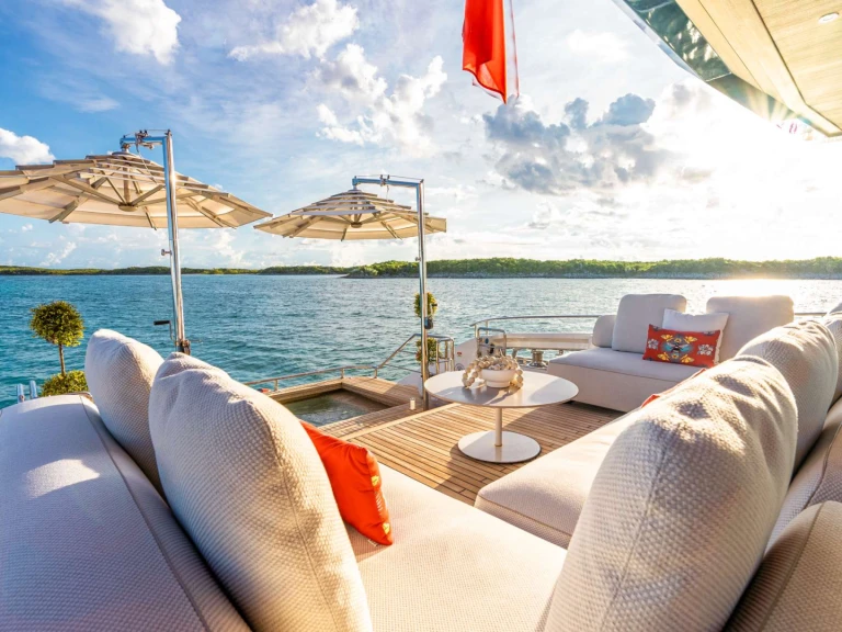 Hire Luxury Yacht Alpha Marine with a boat licence