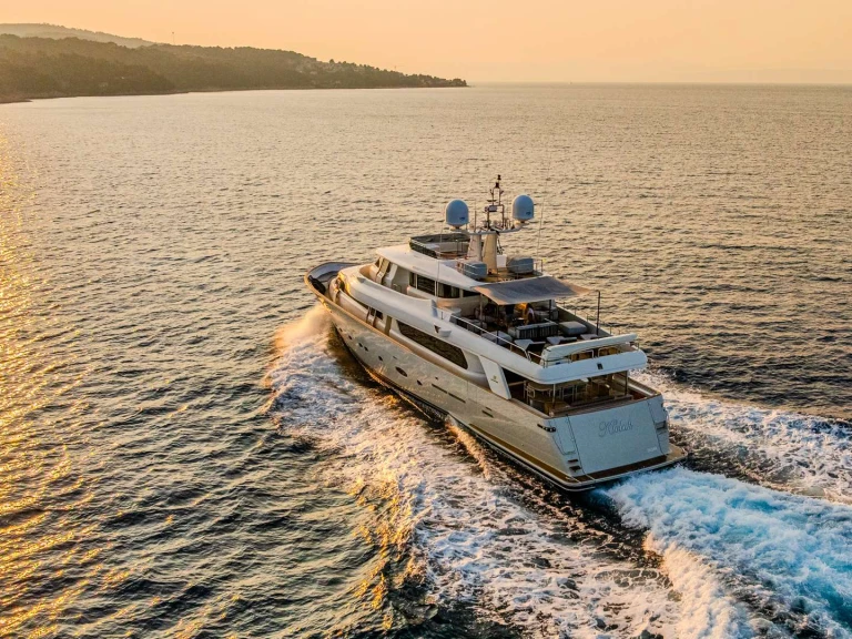 Hire Luxury Yacht Ferretti with a boat licence
