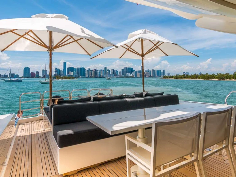 Hire Luxury Yacht with or without skipper Cantieri Dell'Arno Miami