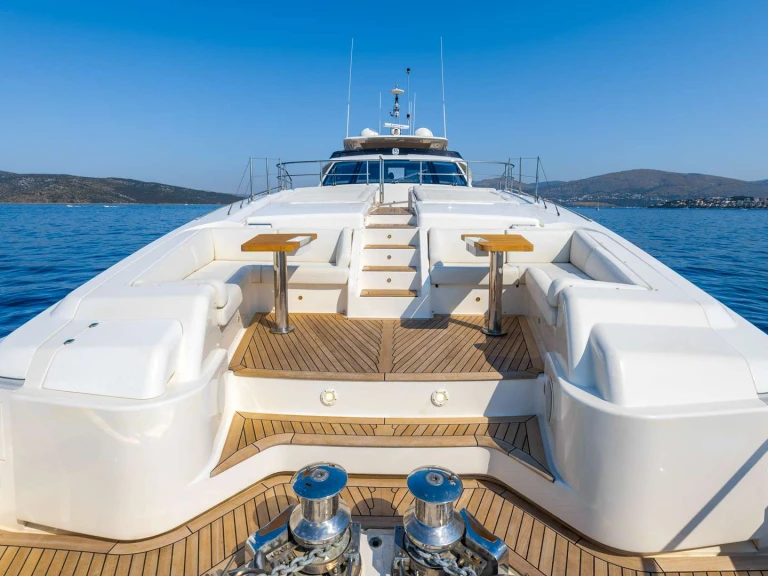 Hire Luxury Yacht Ferretti with a boat licence