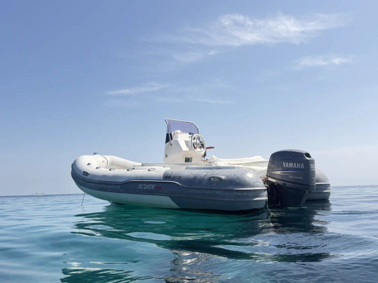 Charter a Italboats Predator 500 in Martigues on Samboat