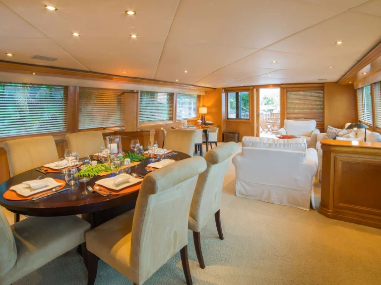 Charter a Broward LADY LEX in East Hampton on Samboat