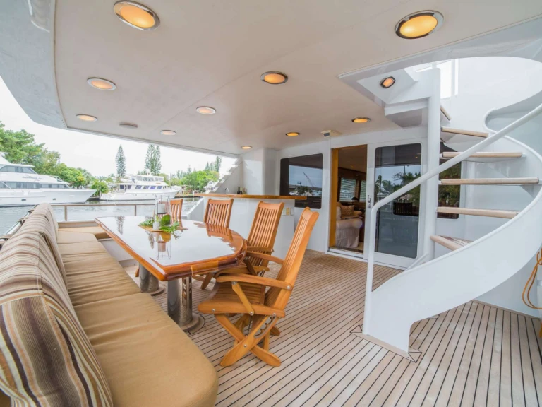 Hire Luxury Yacht Broward with a boat licence