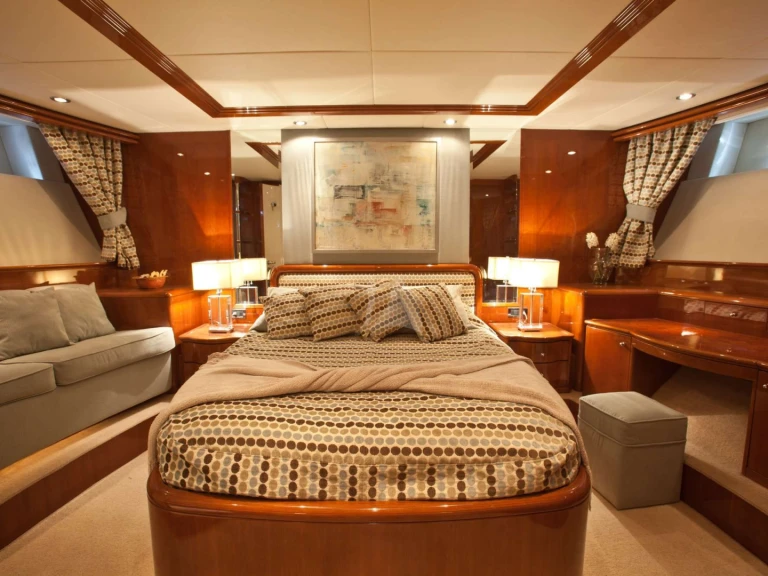 Luxury Yacht to hire La Paz at the best price