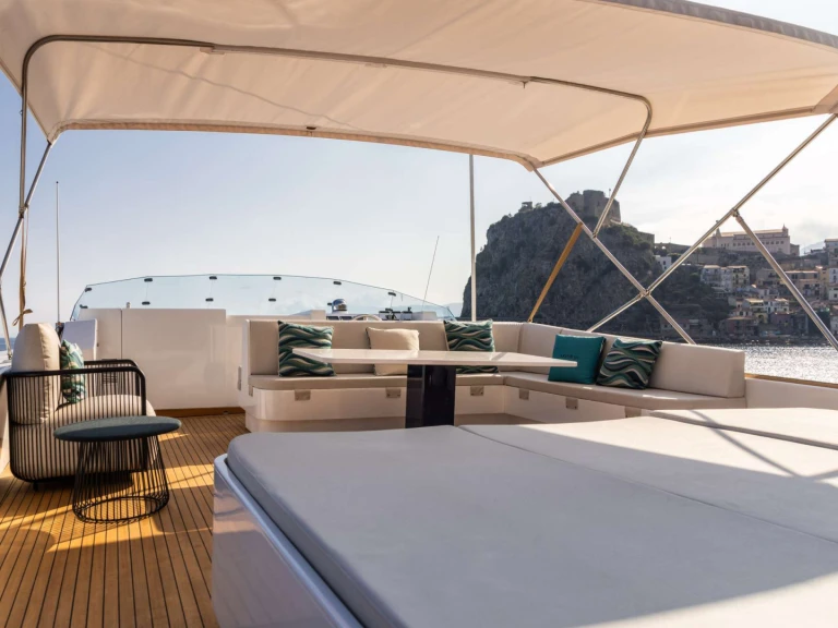 Hire Luxury Yacht with or without skipper Cantieri di Pisa, Italy Milazzo