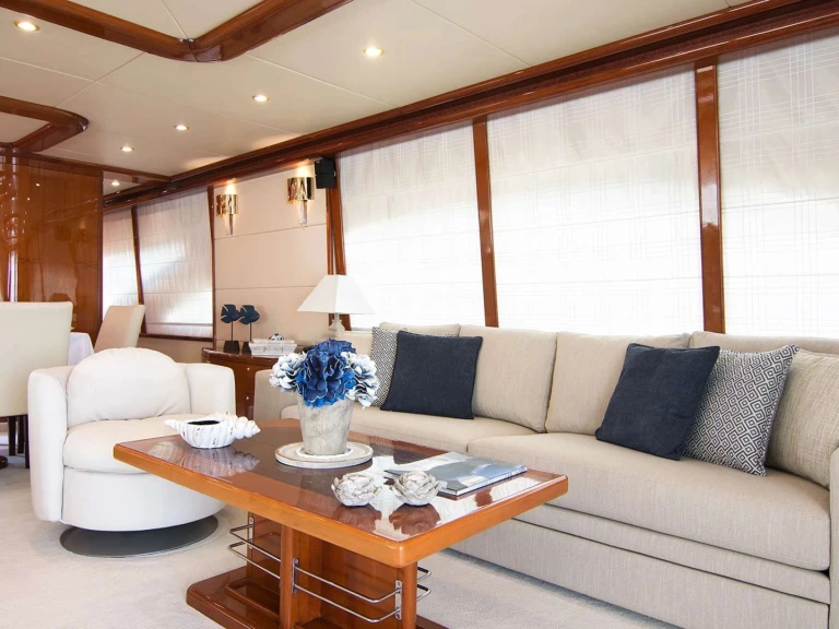 Luxury Yacht to hire Athens at the best price