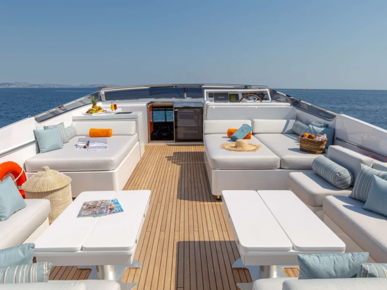 Luxury Yacht to hire Athens at the best price