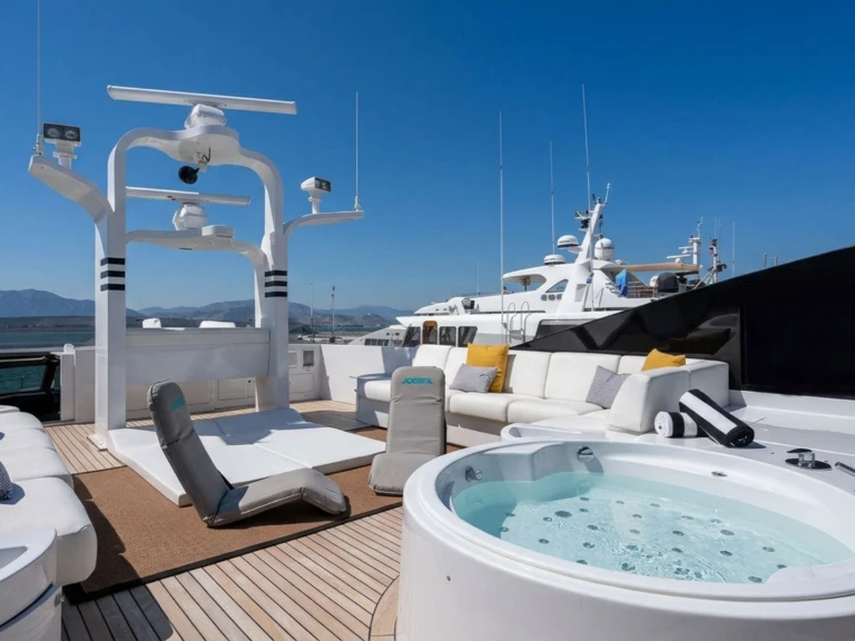 Hire Luxury Yacht Cantieri di Pisa, Italy with a boat licence