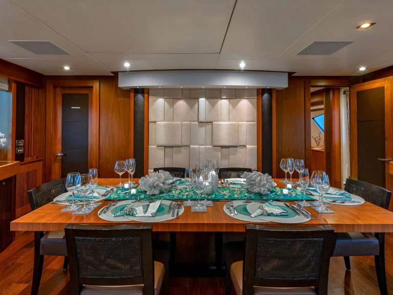 Luxury Yacht to hire Nassau at the best price