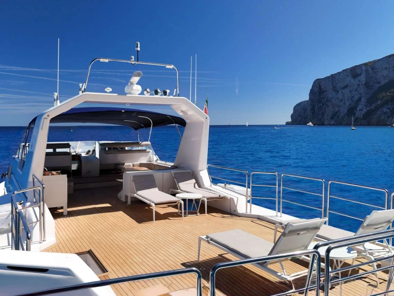 Hire Luxury Yacht with or without skipper DE VRIES Olbia