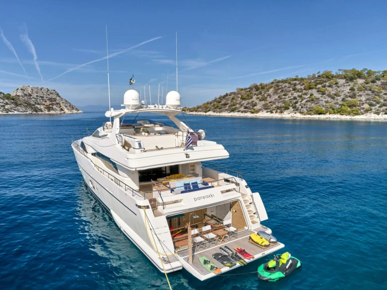 Charter a Ferretti PAREAKKI in Athens on Samboat