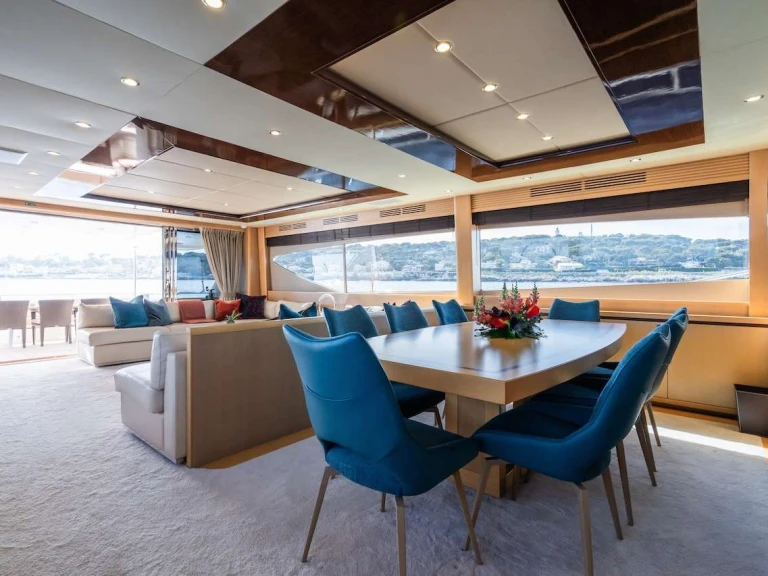 Luxury Yacht to hire Antibes at the best price