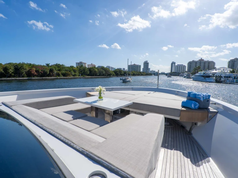 Charter a San Lorenzo SWEET VIRGINIA in Bahamas on Samboat
