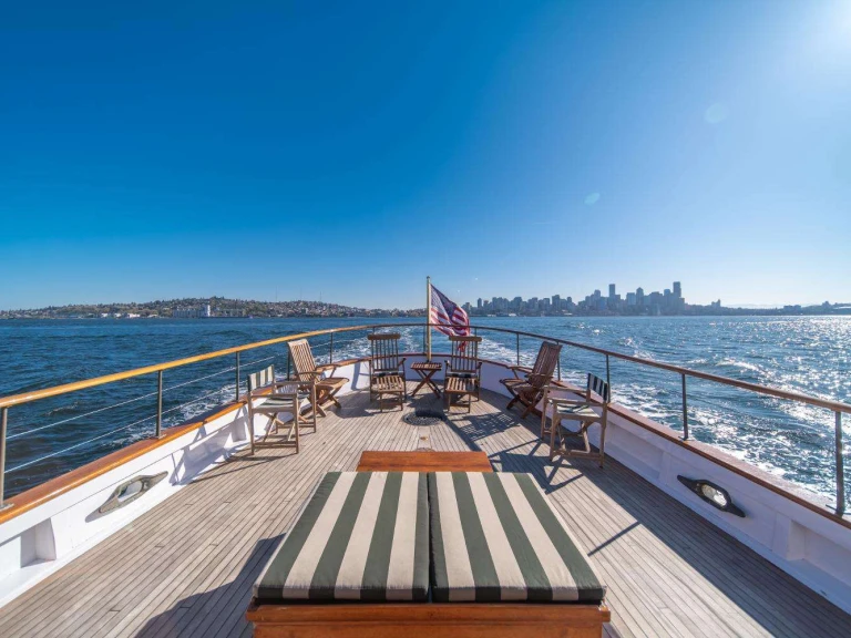 Charter a Custom BLUE PETER in Seattle on Samboat