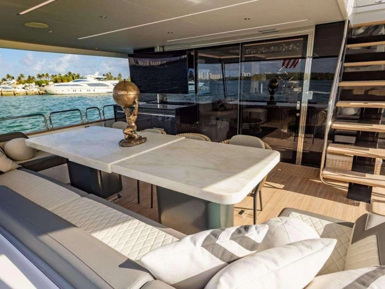 Luxury Yacht hire in Miami - Selene Olympus