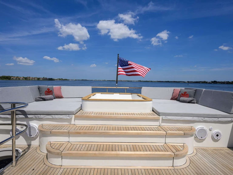 Yacht hire Bahamas cheap SPECTRE